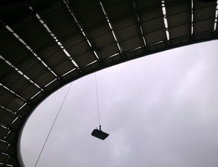Antennenmontage mit Seilwinde in Allianz Arena München